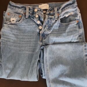 Universal Thread Women's Light Blue Relaxed Jeans